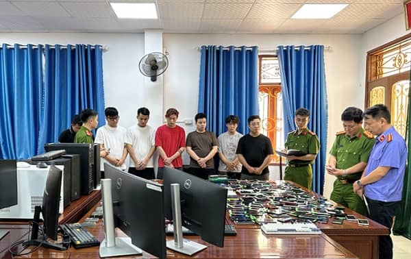 Khám phá chuyên án mua bán trái phép thông tin 3.000 tài khoản ngân hàng