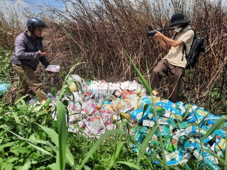 Phát hiện số lượng lớn thuốc, thực phẩm chức năng bỏ ở vùng ven TP HCM