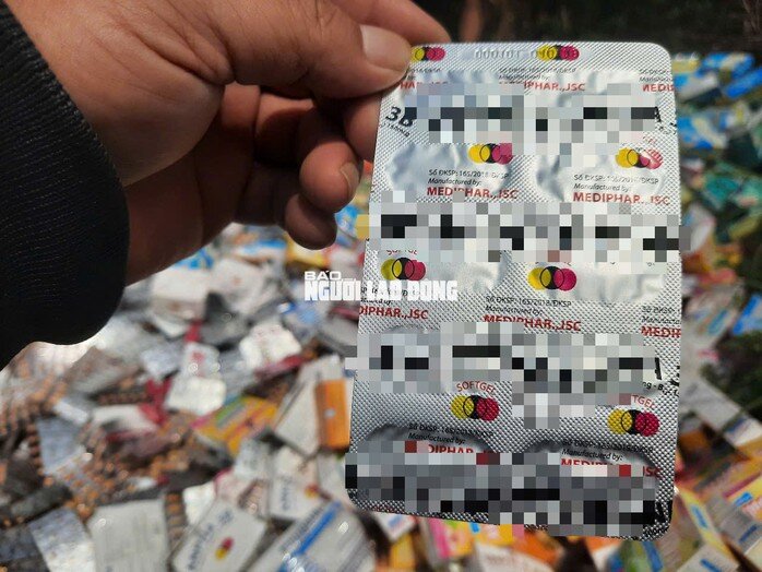 Phát hiện số lượng lớn thuốc, thực phẩm chức năng bỏ ở vùng ven TP HCM