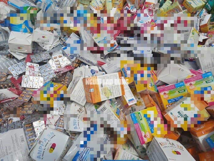 Phát hiện số lượng lớn thuốc, thực phẩm chức năng bỏ ở vùng ven TP HCM