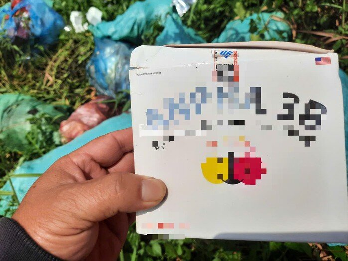 Phát hiện số lượng lớn thuốc, thực phẩm chức năng bỏ ở vùng ven TP HCM