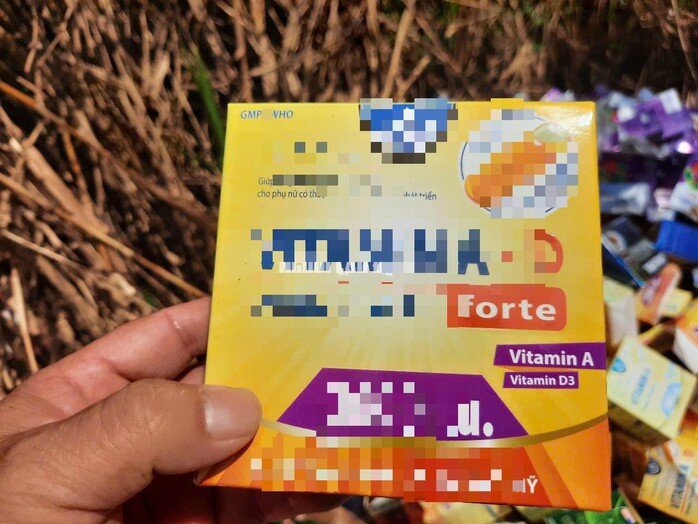 Phát hiện số lượng lớn thuốc, thực phẩm chức năng bỏ ở vùng ven TP HCM