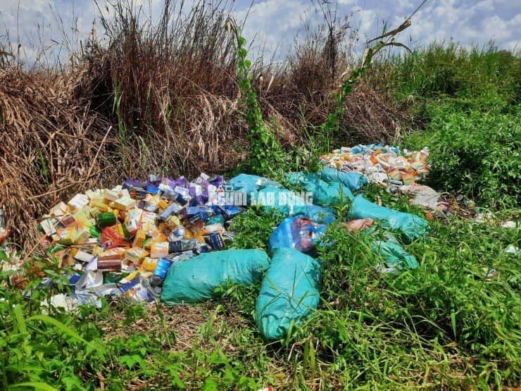 Phát hiện số lượng lớn thuốc, thực phẩm chức năng bỏ ở vùng ven TP HCM