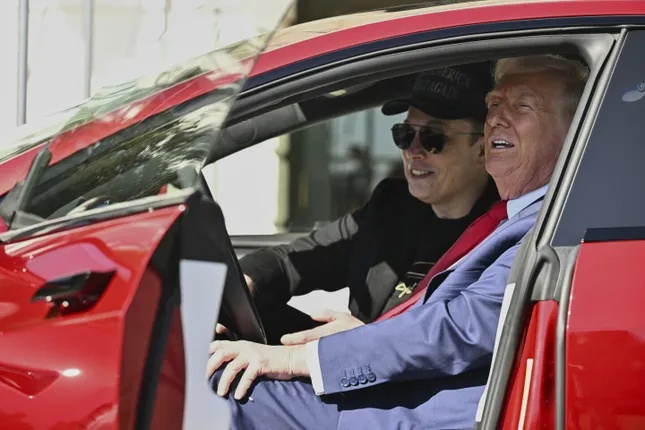 Người Nga châm biếm cuộc khẩu chiến giữa Tổng thống Trump và tỷ phú Elon Musk ảnh 1