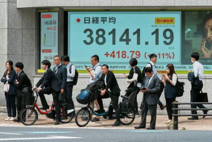 Chứng khoán châu Á hút vốn ngoại mạnh nhất 15 tháng