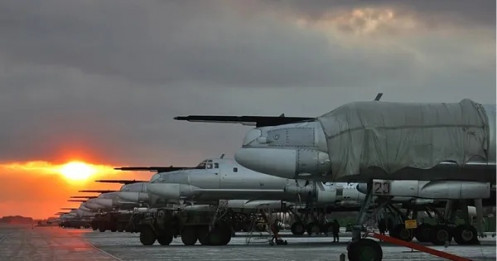 Ukraine tấn công phủ đầu hai căn cứ quân sự Nga