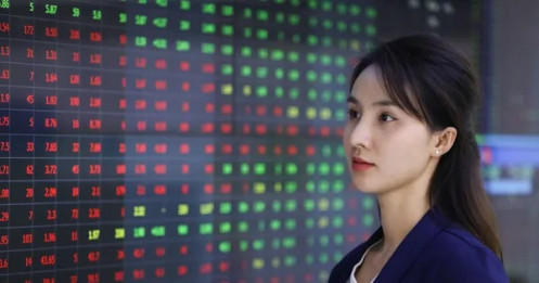Chứng khoán vào giai đoạn khó lường, hành động ra sao?