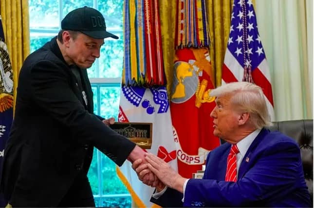 Tổng thống Mỹ Trump có thể gặp rủi ro chính trị nếu không chịu hàn gắn với tỷ phú Elon Musk ảnh 1