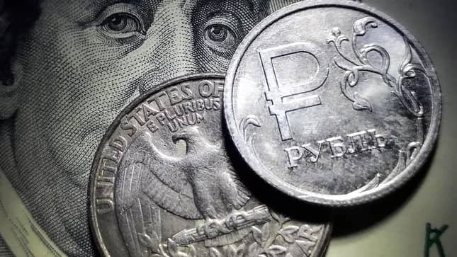 'Vượt mặt' đồng USD, tiền Nga tăng giá mạnh nhất thế giới