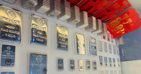 Giá bạc thăng hoa, tăng gần 14% sau một tháng