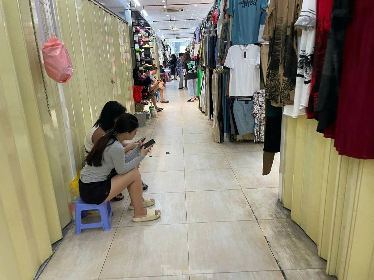 Cảnh chưa từng thấy tại những 'thiên đường mua sắm' ở TPHCM