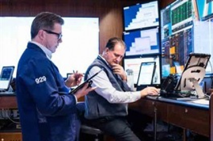 S&P 500 giảm điểm, đứt mạch 3 phiên tăng liền