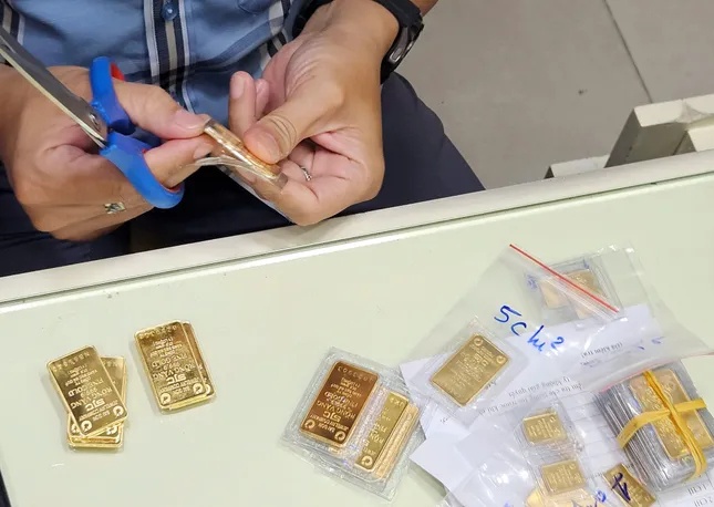 Giá vàng SJC ra sao sau tin mới về xóa độc quyền?