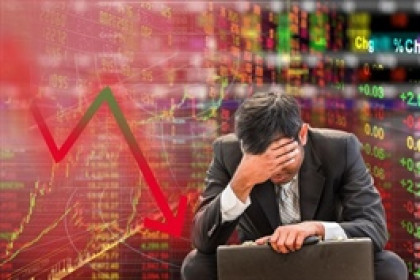 Dow Jones tương lai giảm 700 điểm, vàng vượt mốc 3,450 USD vì căng thẳng Trung Đông