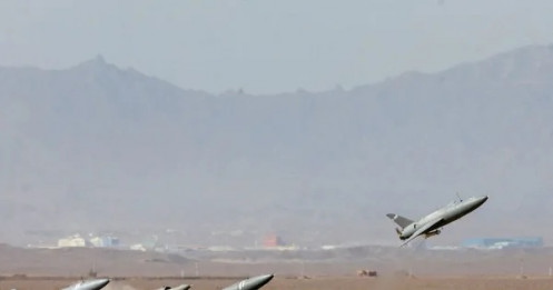 Iran bắt đầu trả đũa, phóng hơn 100 máy bay không người lái về phía Israel