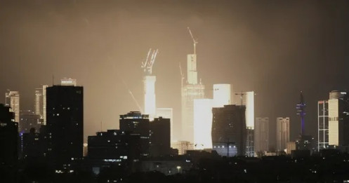 Vỏ bọc hoàn hảo cho đòn tấn công choáng váng của Israel