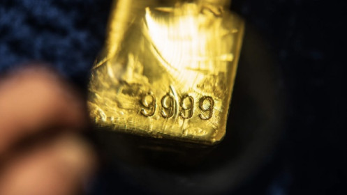 Nhu cầu “hầm trú ẩn” đưa giá vàng lên gần kỷ lục, SDPR Gold Trust gom thêm 3 tấn