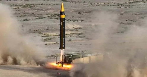 Iran phóng tên lửa siêu thanh Fattah, tuyên bố 'kiểm soát không phận Israel'