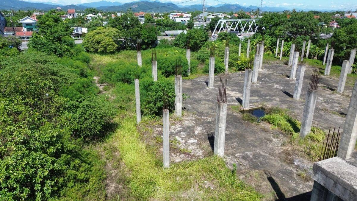 Sau 15 năm dự án khu thương mại giữa trung tâm Huế vẫn thành bãi hoang ảnh 2