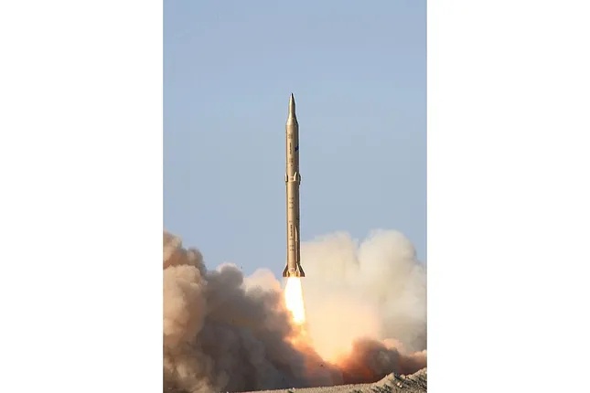 Iran dùng tên lửa 'siêu nặng' Sejjil, Israel có thể phải điều chỉnh chiến lược phòng không