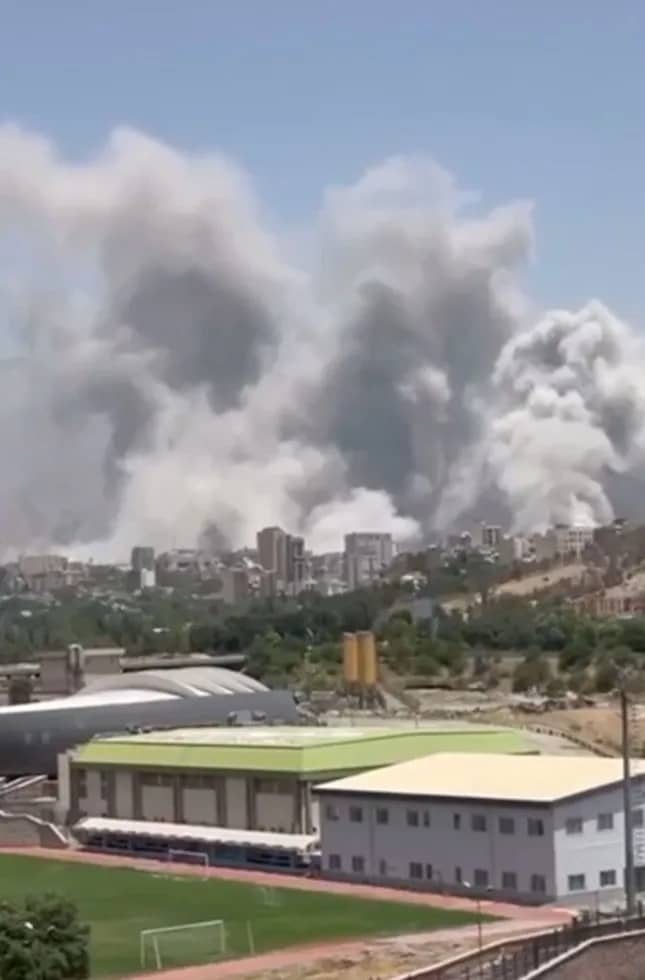 Israel tấn công dữ dội nhằm vào các trụ sở quân sự ở thủ đô Iran