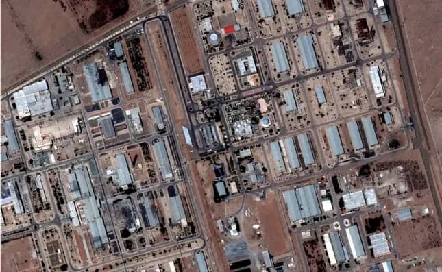 Điều bất thường trong chiến dịch ném bom của Mỹ vào Iran ảnh 1