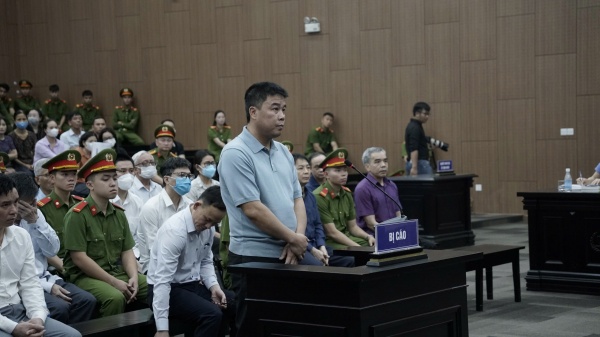 Bị cáo Hoàng Thị Thúy Lan xin tòa: “Đề nghị Hội đồng xét xử xem xét vì tôi rất khó khăn”