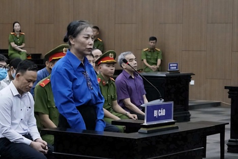 Bị cáo Hoàng Thị Thúy Lan xin tòa: “Đề nghị Hội đồng xét xử xem xét vì tôi rất khó khăn”