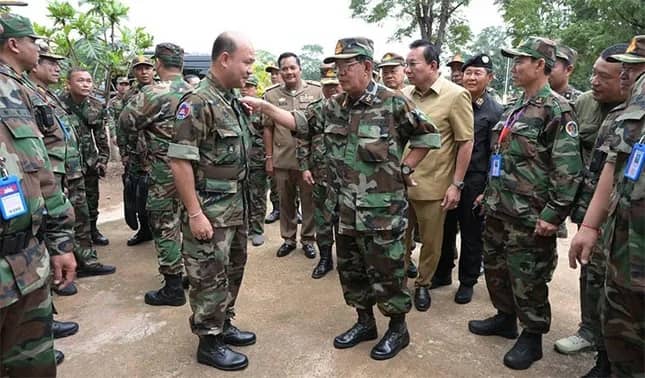 Ông Hun Sen chỉ đạo quân đội chuẩn bị cho xung đột, kêu gọi dân đào hào