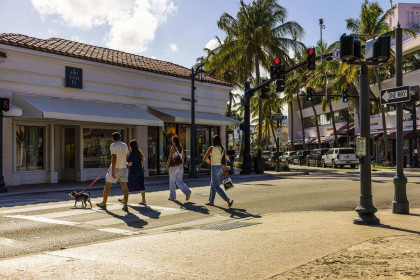 Chỉ số PCE lõi của Mỹ tăng mạnh hơn dự báo trong tháng 5, chi tiêu tiêu dùng bất ngờ giảm