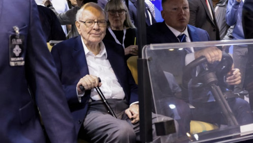 Warren Buffett rút 6 tỷ USD cổ phiếu làm từ thiện