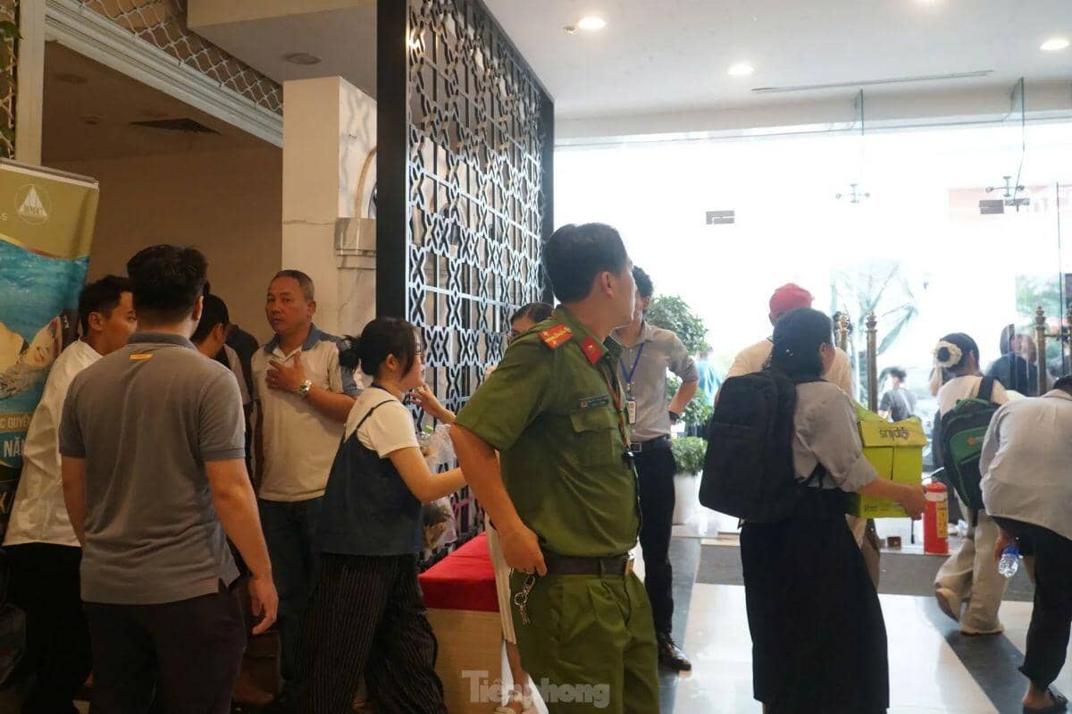 Hàng trăm người 'rồng rắn' xếp hàng mua dự án nhà ở xã hội 'hot' nhất