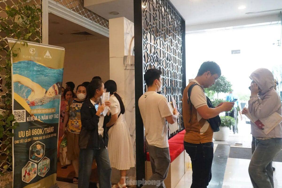 Hàng trăm người 'rồng rắn' xếp hàng mua dự án nhà ở xã hội 'hot' nhất