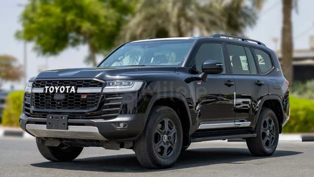 Toyota Land Cruiser tiếp tục cháy hàng tại Nhật Bản