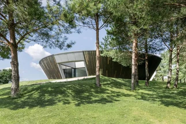 Biệt thự có hình khối như tác phẩm điêu khắc giữa thiên nhiên ảnh 14