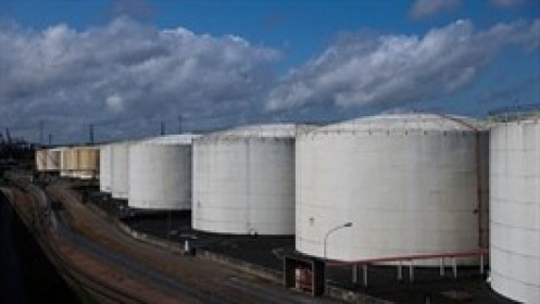 Dầu lùi nhẹ khi rủi ro địa chính trị ở Trung Đông giảm bớt