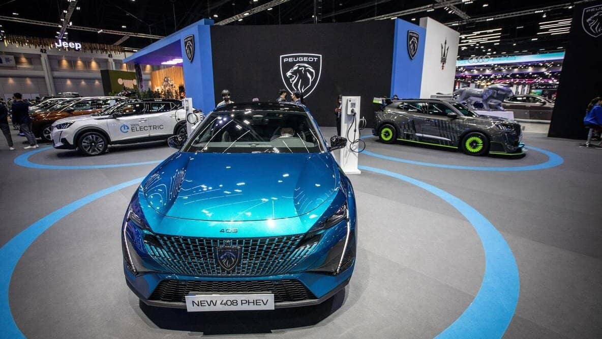 Toyota quay mắt với xe điện tập trung vào xe động cơ lai hybrid