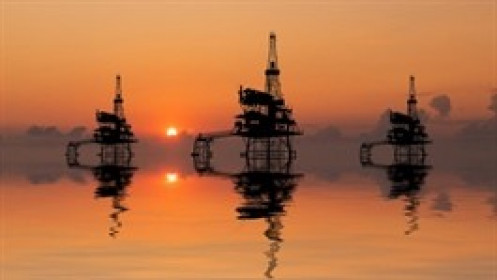 Dầu tăng nhẹ chờ quyết định sản lượng của OPEC+