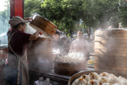 Ngành dịch vụ Trung Quốc suy giảm, chạm mức thấp nhất trong 9 tháng