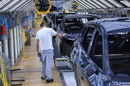 Đơn hàng nhà máy Đức sụt giảm khi các cuộc đàm phán thương mại với Mỹ đi vào giai đoạn cuối