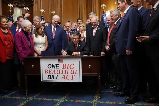 Hạ viện thông qua dự luật lớn và đẹp của Tổng thống Trump với số phiếu sít sao ảnh 1