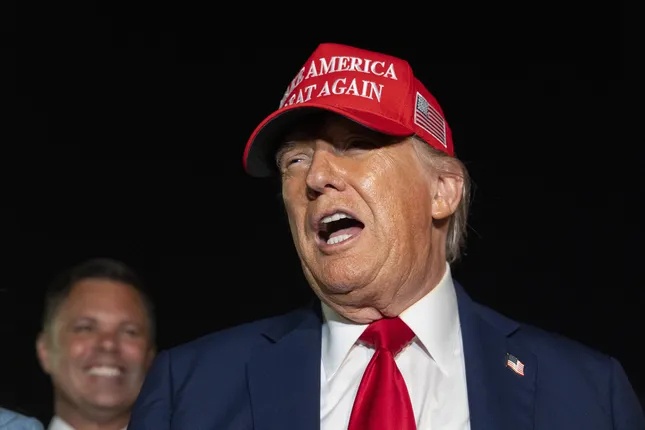 Tổng thống Mỹ Trump nói sẽ tăng thuế lên tới 70% với một số quốc gia ảnh 1
