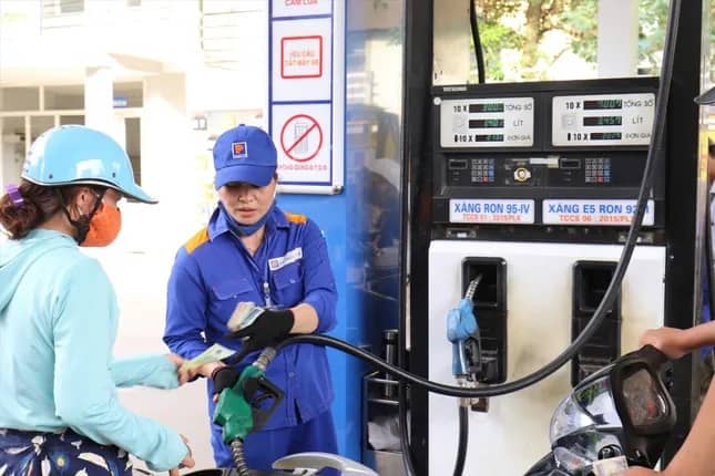 Kiến nghị vá lỗ hổng trong điều hành giá xăng dầu ảnh 1