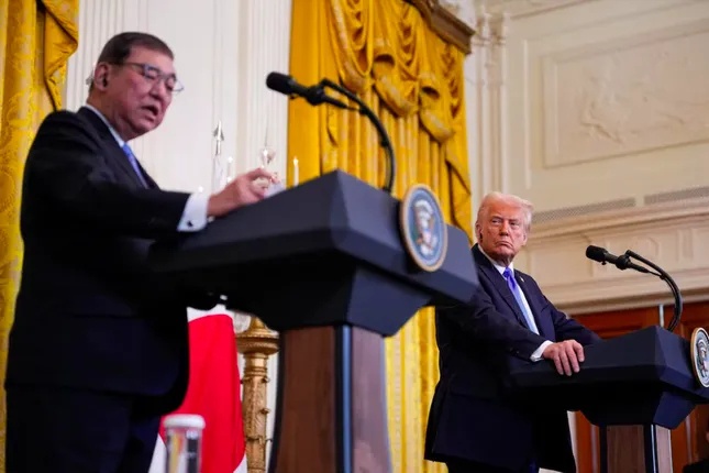 Lời hứa đầu tư nghìn tỷ đô la không giúp Nhật Bản xoa dịu ông Trump ảnh 1