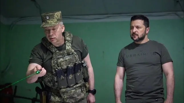 Tổng tư lệnh Ukraine chỉ ra 4 mặt trận nóng nhất, Nga siết chặt vòng vây ở khu định cư chiến lược ảnh 1