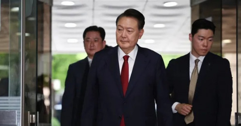 Cựu Tổng thống Hàn Quốc Yoon Suk Yeol bị bắt: Phòng giam biệt lập, không có điều hòa