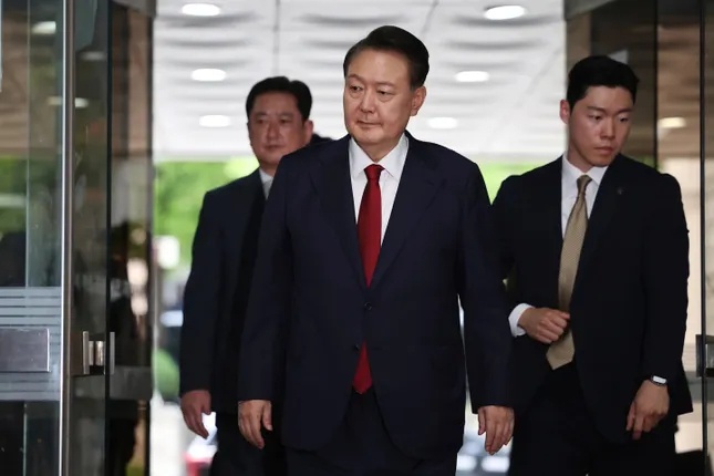 Cựu Tổng thống Hàn Quốc Yoon Suk Yeol bị bắt: Phòng giam biệt lập, không có điều hòa ảnh 1