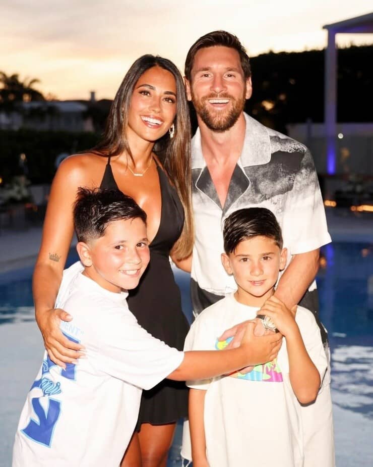 Phong cách nghỉ dưỡng của Messi và dàn sao bóng đá