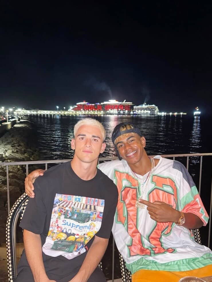 Phong cách nghỉ dưỡng của Messi và dàn sao bóng đá