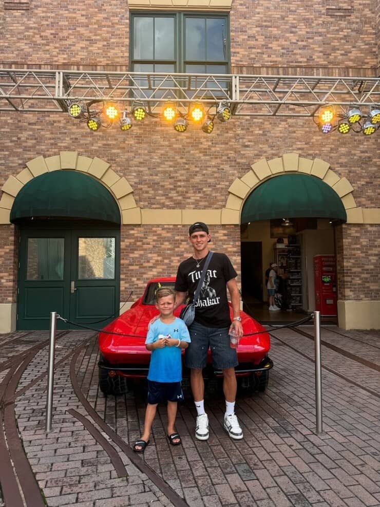 Phong cách nghỉ dưỡng của Messi và dàn sao bóng đá